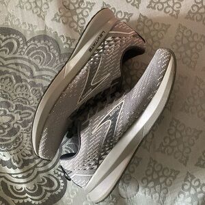 Brooks levitate shoes